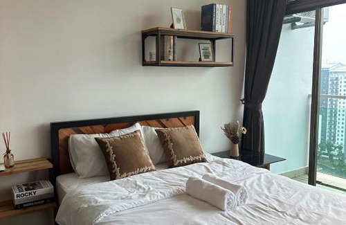 Taman Mount Austin Appartement | Mount Austin Lake View