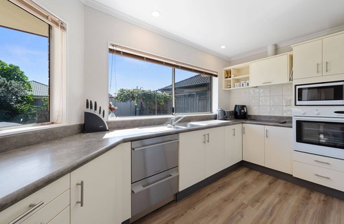 Mount Maunganui Maison | Mount Holidaze - Mt Maunganui Holiday Home