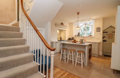 Clevedon Cottage | MOUNT LEBANON, character holiday cottage, with open fire in Clevedon