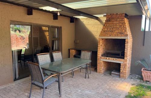 Madeteleli Cabine | Mount Nebo Hillside Reserve