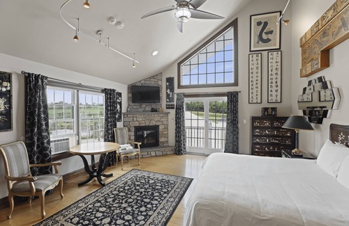Mt. Bethel Autre | Mount Valley Mansion on Private 200 Acres - Sleeps up to 40 with Pool & Jacuzzi!