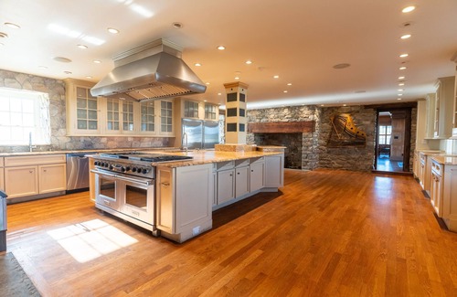 Mt. Bethel Autre | Mount Valley Mansion on Private 200 Acres - Sleeps up to 40 with Pool & Jacuzzi!