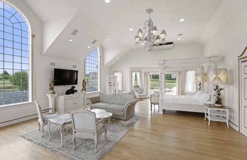 Mt. Bethel Autre | Mount Valley Mansion on Private 200 Acres - Sleeps up to 40 with Pool & Jacuzzi!