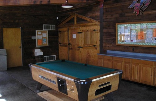 Bow Station Balnéaire | Mount Vernon Camping Resort 16 ft. Yurt 6