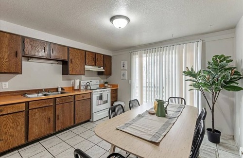Ferron Maison | Mountain Biking Close By, Fully Fenced Yard!