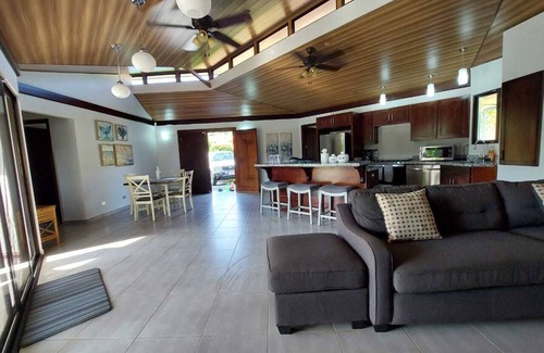 Ciudad Cortes Maison | Mountain Bunglow w/private pool - minutes from beaches, restaurants & waterfalls