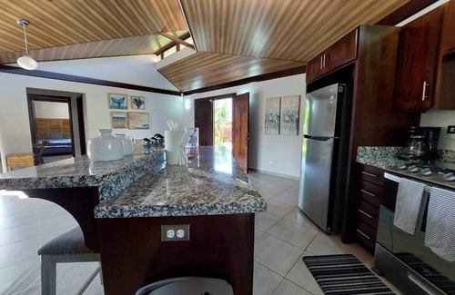Ciudad Cortes Maison | Mountain Bunglow w/private pool - minutes from beaches, restaurants & waterfalls