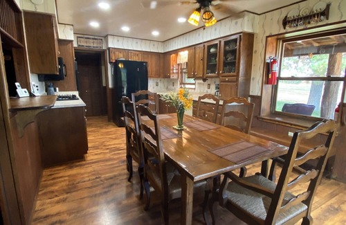 Young Cabine | Mountain Cabin Large group retreat, reunions, weddings, ATV trails,