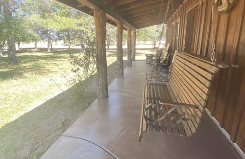 Young Cabine | Mountain Cabin Large group retreat, reunions, weddings, ATV trails,