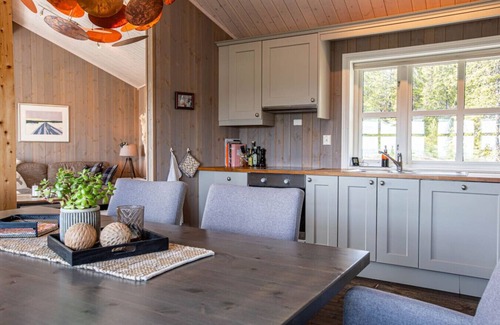 Nord-Aurdal Cabine | Mountain Cabin in Valdres with Fireplace | Classic and Cozy Style