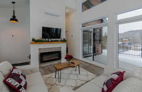 Wentworth-Nord Chalet De Ski | Mountain Escape with Pool, Near Ski Slopes & Trails