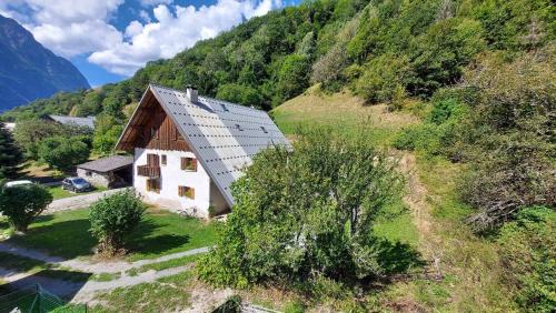 Allemond Appartement | Mountain Gite Jasper for Cycle and Ski - 7 people