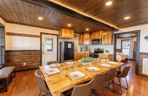 Bryant Cabine | NOUVELLE CABINE! PISCINE INTÉRIEURE! ÉTONNANT! HOTTUB, CHEMINÉE, FIREPIT Chatt TN 21 Miles