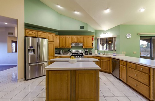 Saguaro Cliffs Maison | Mountain Home Pool VIEWS Garage FUN Backyard Spacious Private Close to UofA