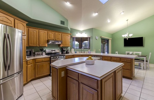 Saguaro Cliffs Maison | Mountain Home Pool VIEWS Garage FUN Backyard Spacious Private Close to UofA