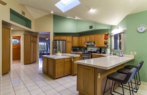 Saguaro Cliffs Maison | Mountain Home Pool VIEWS Garage FUN Backyard Spacious Private Close to UofA