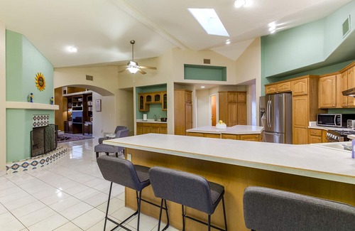 Saguaro Cliffs Maison | Mountain Home Pool VIEWS Garage FUN Backyard Spacious Private Close to UofA