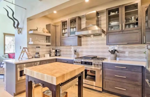 Silverthorne Cabine | Mountain home w/hiking access in tranquil Silverthorne with WiFi.