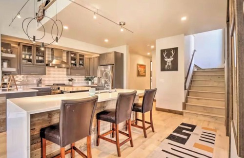 Silverthorne Cabine | Mountain home w/hiking access in tranquil Silverthorne with WiFi.