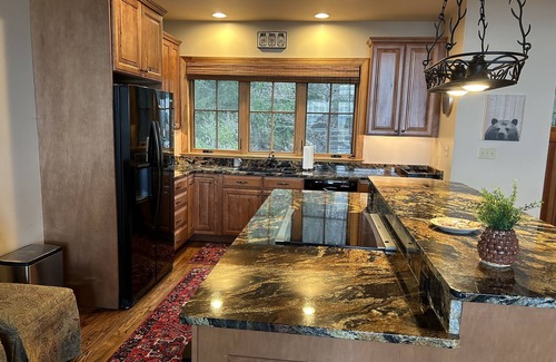 Caldwell Maison | Mountain Home with Beautiful Views, near Lewisburg/White Sulphur Springs, WV