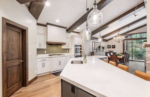 Sundance Cabine | Mountain Lodge Surplombant la cascade - 5 chambres, vues incroyables!