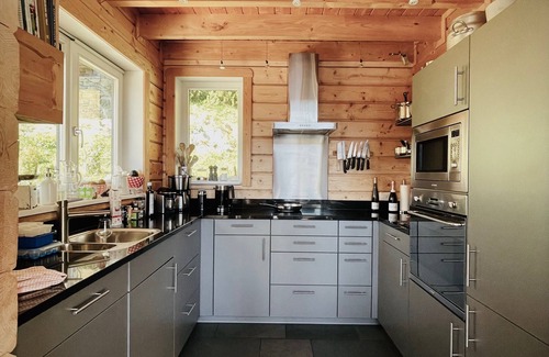 Heremence Chalet De Ski | Quality Mountain Lodge with in-house Sauna. Ski. Hike, MTB. Close to Skilift.