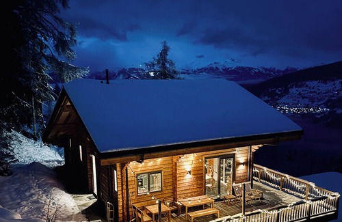 Heremence Chalet De Ski | Quality Mountain Lodge with in-house Sauna. Ski. Hike, MTB. Close to Skilift.