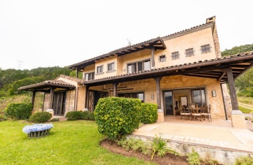 San Miguel Villa | Montagne luxe manoir vallée et vue sur les lumières de la ville.