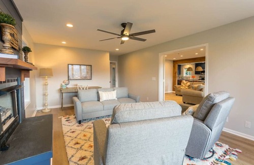 Afton Maison | Mountain Mama- Amazing Views! + Hot Tub!