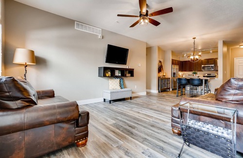 Cottonwood Copropriété | Mountain Modern Luxury - 3BR | 2BA | Garage attenant près de Denver Tech Center / Parker