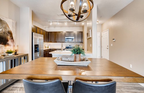 Cottonwood Copropriété | Mountain Modern Luxury - 3BR | 2BA | Garage attenant près de Denver Tech Center / Parker
