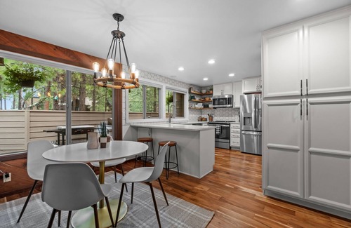 Black Butte Ranch Maison | Mountain Modern Retreat at Black Butte Ranch – 4BR/3BA w/ Loft & Deck