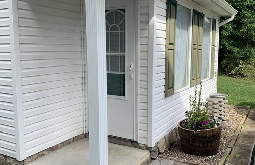 Hurricane Cottage | Mountain Momma's Homestead Cottage