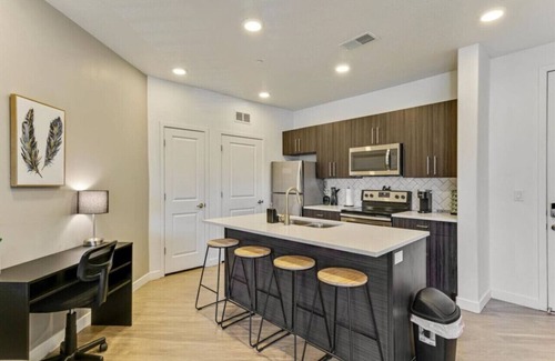 Draper Appartement | Mountain Oasis | 24 Hr Gym | Central | Hot Tub
