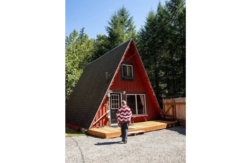 Skykomish Cabine | Chalet Mountain Play avec bain à remous et grill - randonnées épiques, cascades et plus à quelques minutes!