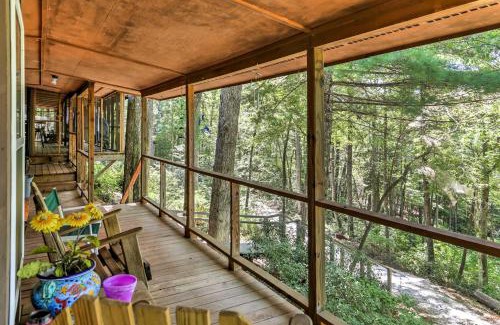 Mountain Rest Maison | Mountain Rest Cottage with Gas Fireplace!