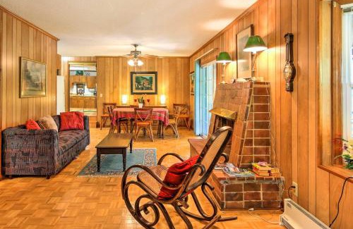 Mountain Rest Maison | Mountain Rest Cottage with Gas Fireplace!