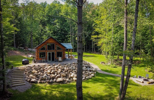 Glenfield Cabine | Mountain River Log Cabin on Otter Creek Scenic Natural Soaking Pool