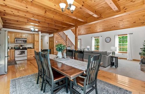 Honey Grove Maison | Hot Tub and Game Room in a secluded setting. Mountain Serenity Retreat