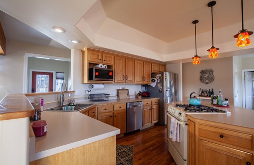 Fort Valley Maison | Mountain Shadows Single Story - 2 Acre Fenced Yard
