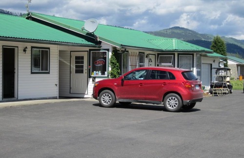 Barriere Hôtel | Mountain Springs Motel & RV Park