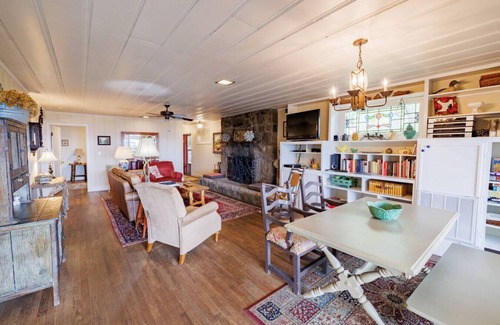 Valley Head Cottage | Mountain & Sunset VIEWS! Walk to Downtown Mentone or Brow Park!