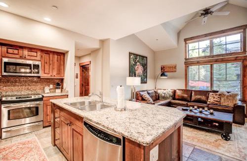 Breckenridge Maison | Mountain Thunder Snow Day Townhome - Ski In - Walk To Gondola - High-End Resort