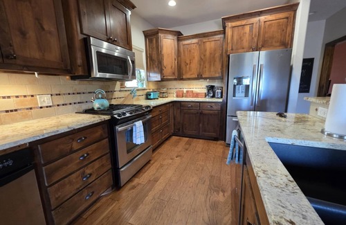 Medicine Park Cabine | Mountain Top Medicine Pk Cabin, Hot tub, Sleeps 6