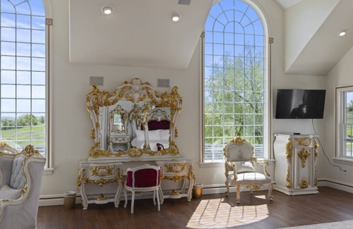 Mt. Bethel Maison | Mountain Valley Mansion/200-Acre Farm/Sleeps 16/Partial Property Rental