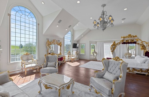 Mt. Bethel Maison | Mountain Valley Mansion/200-Acre Farm/Sleeps 16/Partial Property Rental