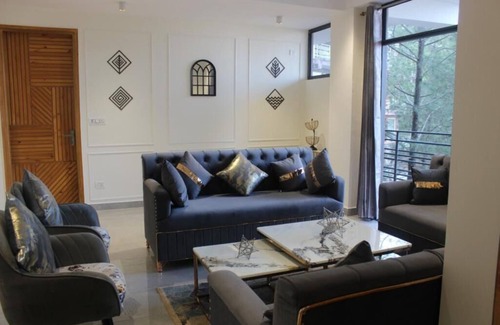 Kumarhatti Appartement | Mountain & Valley View Luxury 2 BHK Kasauli