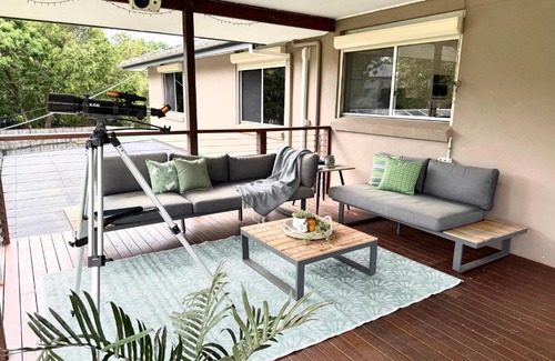 Glass House Mountains Appartement | Mountain Views, Spa Bath, Pet Friendly, Near Zoo!