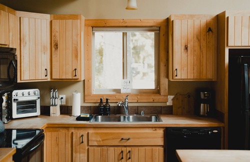 Paradise Estates Cabine | Rainier Retreat w/ HotTub I Firepit l Games l EV