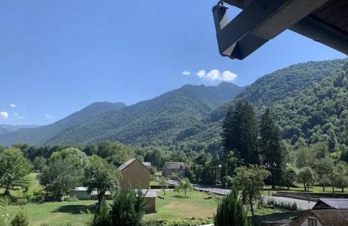 Saint-Beat Appartement | Mountain view 2-bedroom Pyrenees apartment